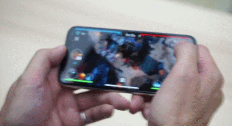 iPhone X启动视頻，用看来视頻确实少了一个角！