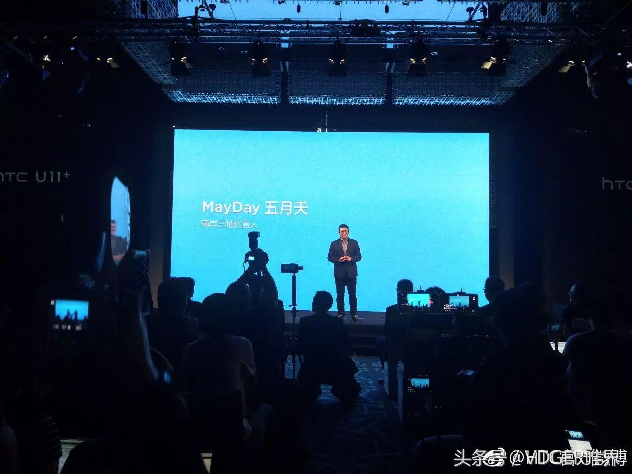 OPPO第一款全面屏手机R11s宣布出场，透明色外壳HTC U11 宣布公布