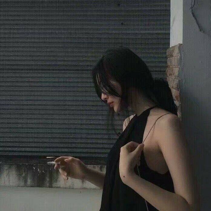 吸烟风格头像 帅气的吸烟头像