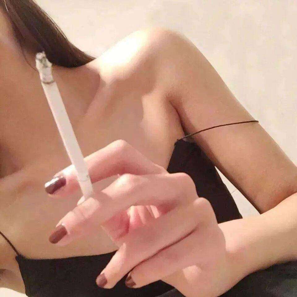 吸烟风格头像 帅气的吸烟头像
