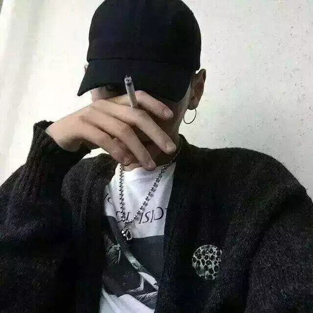 吸烟风格头像 帅气的吸烟头像