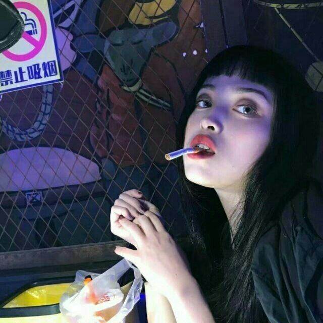 吸烟风格头像 帅气的吸烟头像