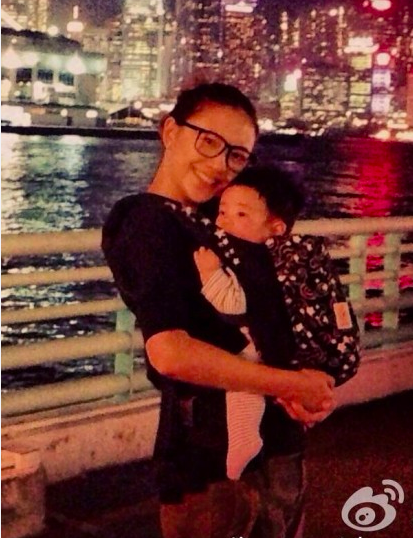 Jasper婴儿时期旧照曝光，幼时几乎和陈小春长得一模一样