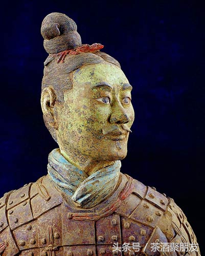 你以为兵马俑都是土灰色？刚出土时惊艳无比！可是15秒就褪色……