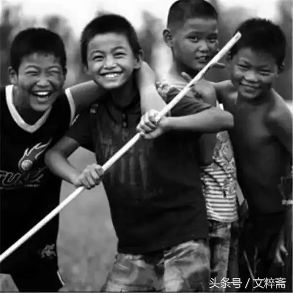 致发小的美好简短句子 跟发小拍照发朋友圈的句子图片