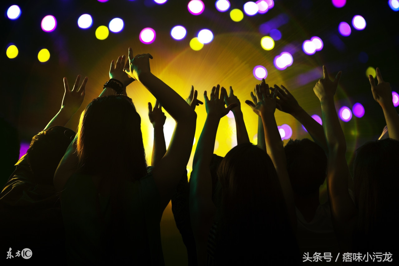随着生活水平的提高,鞋底除尘设备适应新时代发展主流 随着生活水平的提高,鞋底除尘设备适应新时代发展主流
