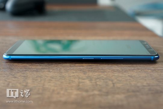 vivo X20手机上vivo蓝颜色拆箱图赏：蓝田生翠玉，名门世家出贤能