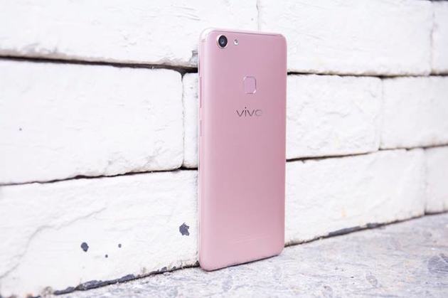 2400万柔光灯知性优雅颜自拍照，vivo Y79值得拥有