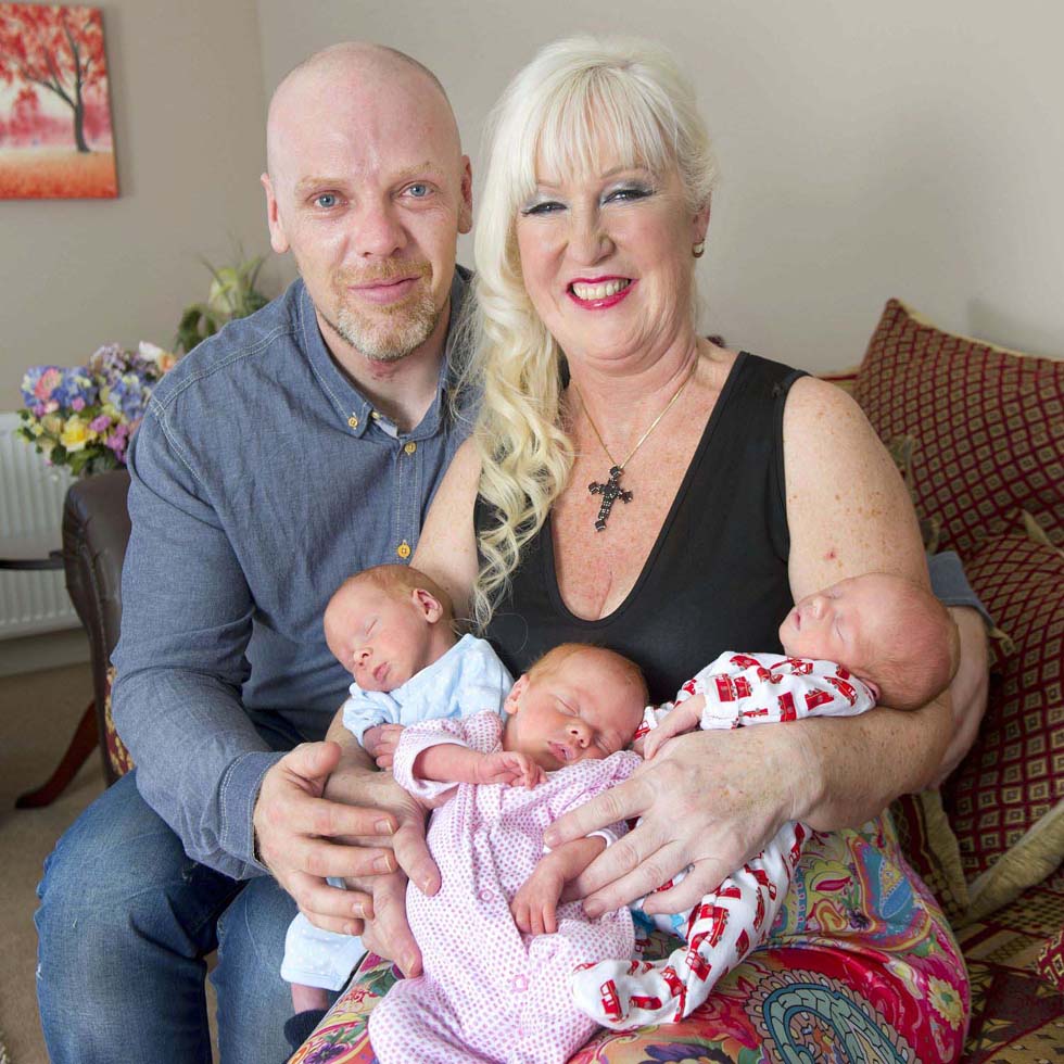 英国55岁女子生三胞胎 产前注射肉毒杆菌美容.
