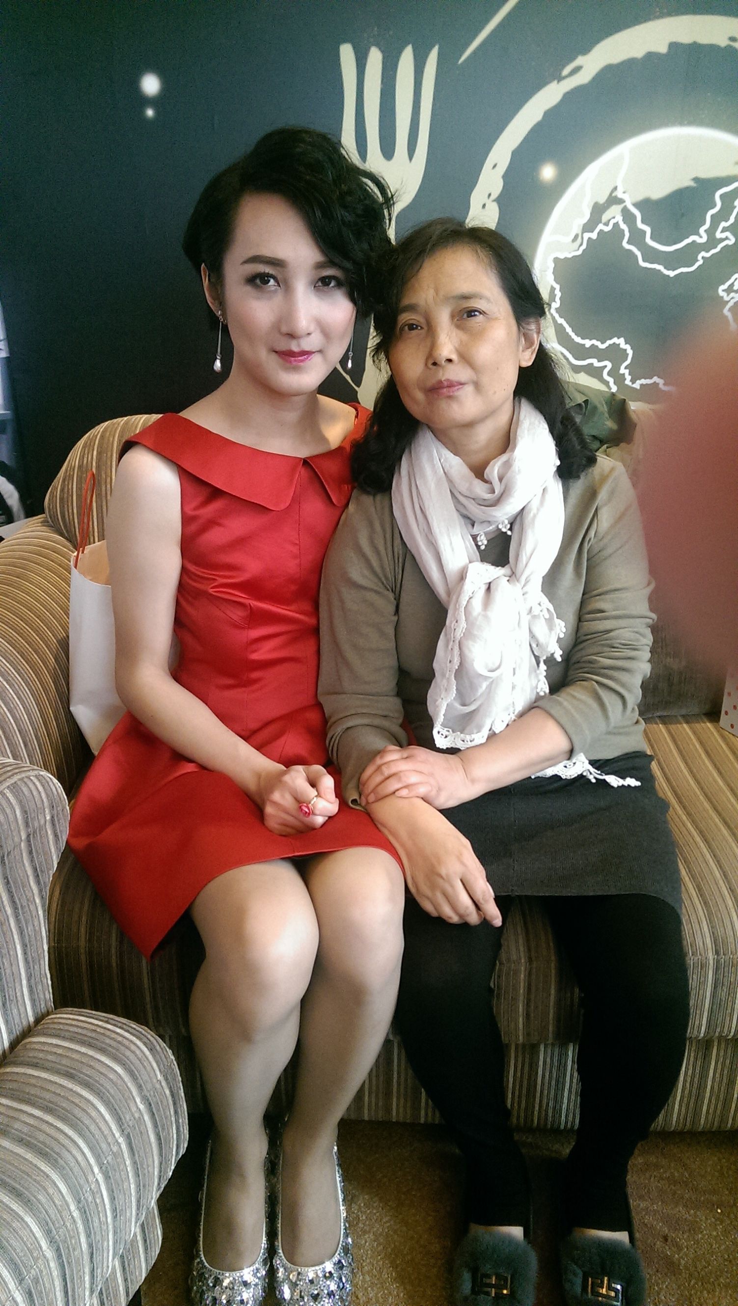 带着尿毒症母亲上大学，感动中国的孝子刘婷变性了
