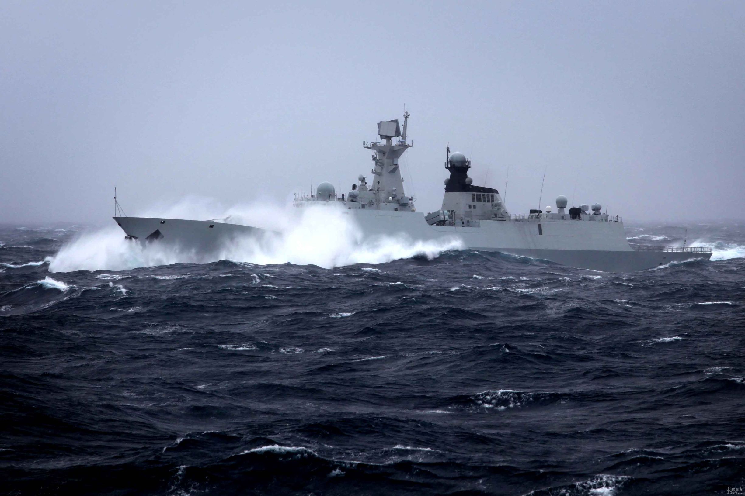 这三个人拯救了中国海军军舰：海军依然是个高风险高专业度的军种