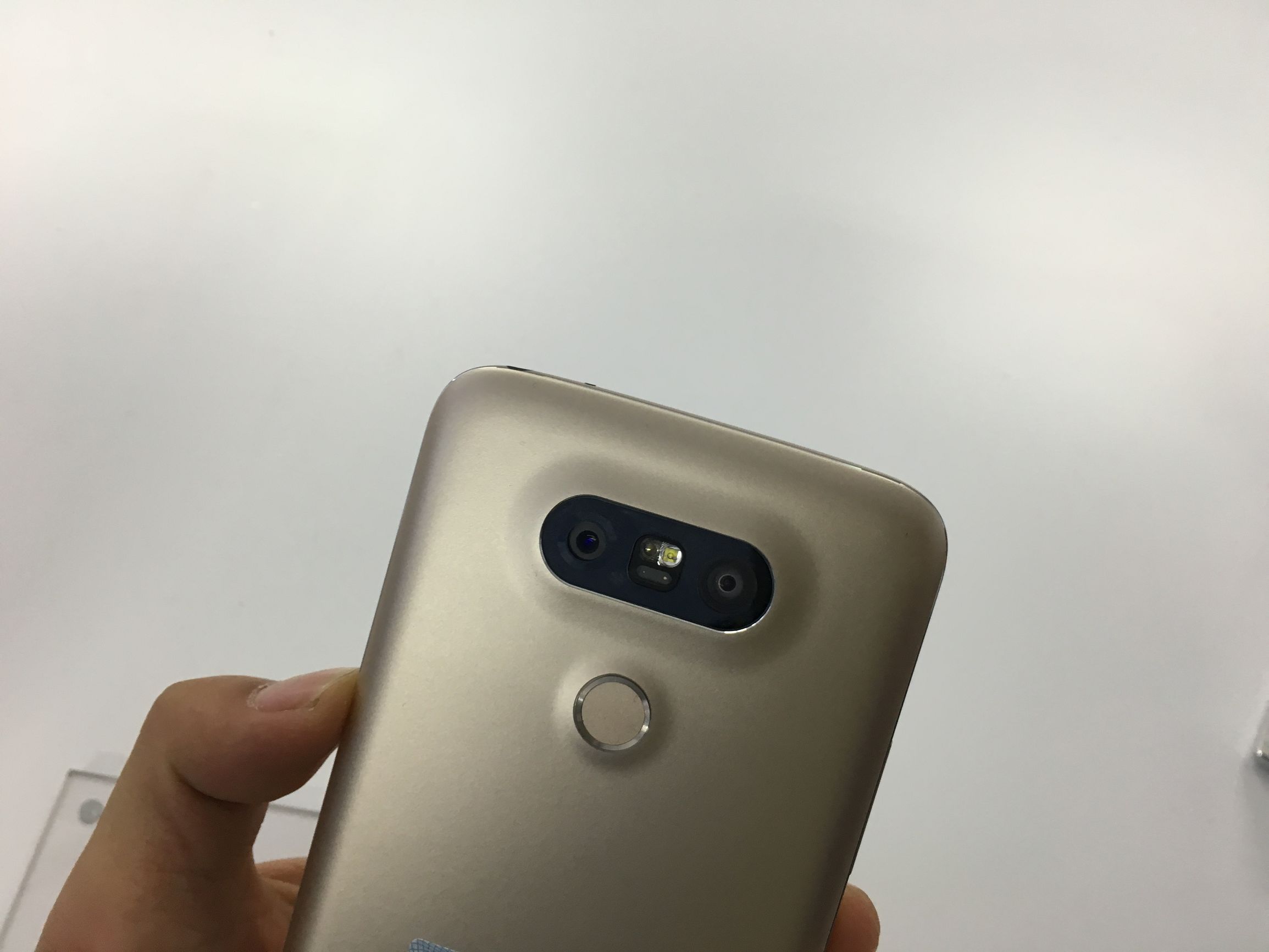 机皇对战！HTC 10、LG G5、三星S7你买谁？