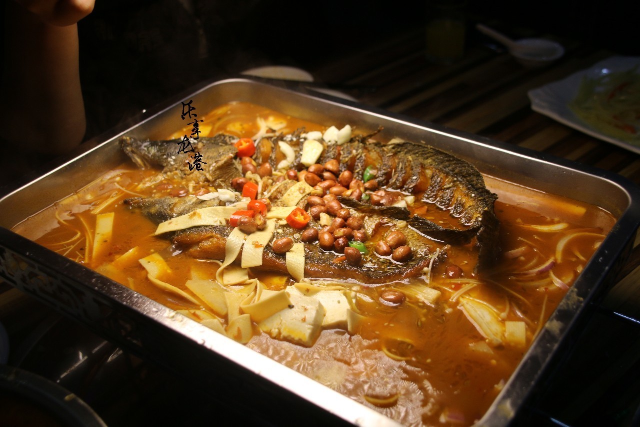 因为恋家，她把开了八年的宁波风味烤鱼，搬回了大龙港！