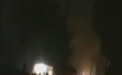 水火无情!印度一寺庙大火致60死因燃放烟花所致