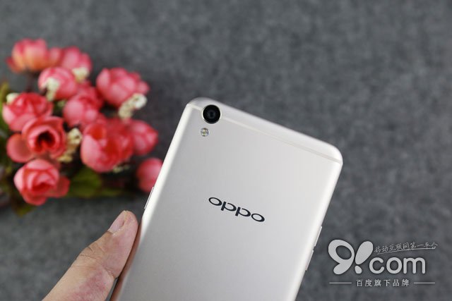 全新升级凝光身材曲线设计方案 OPPO R9 Plus拆箱图赏