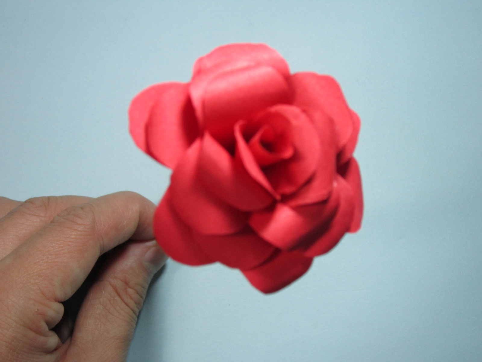 怎么折玫瑰花（手工折纸玫瑰的折法步骤图解）