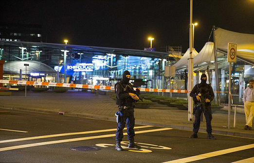 荷兰阿姆斯特丹机场发生疑似炸弹威胁 一人被捕