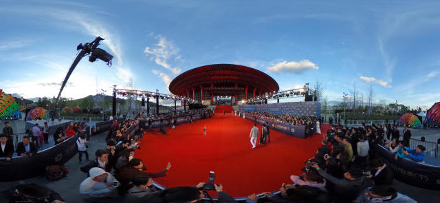 第六届北京国际电影节开幕 众嘉宾亮相红毯