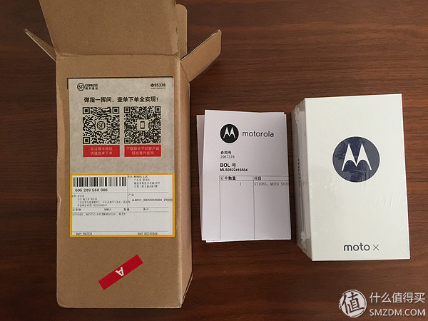 Hello moto！Moto X 16G 黑胡桃拆箱