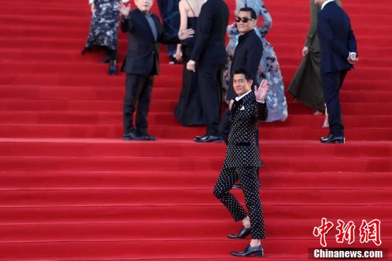 北京电影节开幕 娜塔莉·波特曼等群星亮相红毯