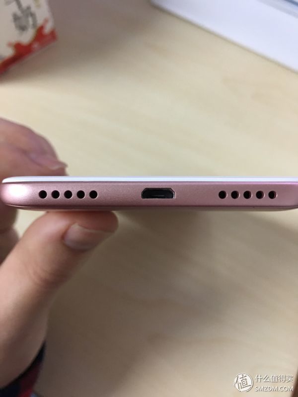 强制全面屏手机？红米note5Plus 先发拆箱 评述