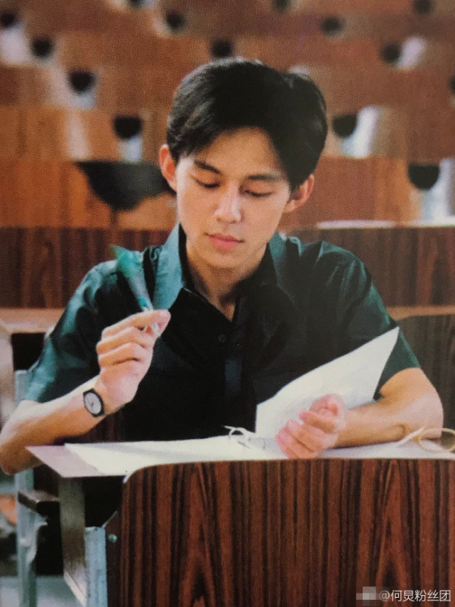 He Gui 17 years ago old reflect exposure, his that year blueness is acerbity handsome