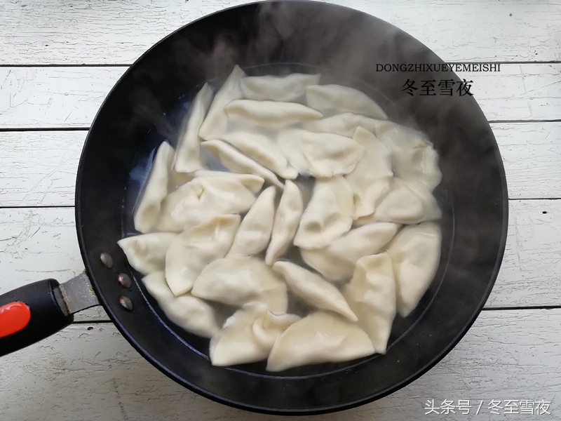 三鲜馅水饺(教你这样做三鲜馅的饺子，又香又鲜，每个里边都有个大虾仁)