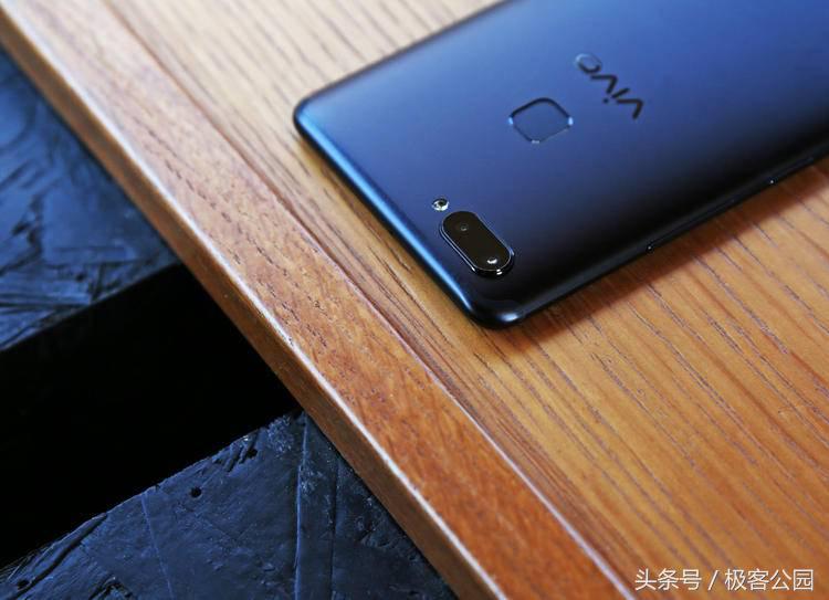 vivo X20 Plus 图赏：更大的全面屏手机，更强的背光照相