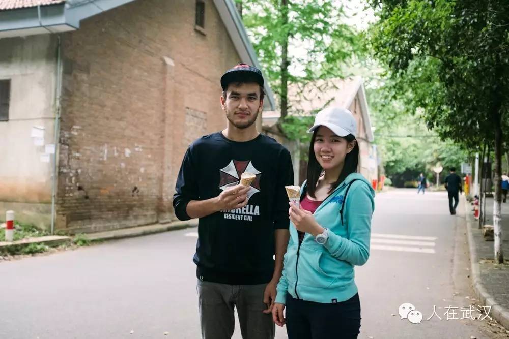 在武汉的留学生，他们不想和华师文化街说再见。