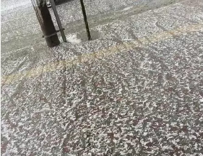 昨天一场冰雹突袭山西运城、孝义、汾阳等地，长达10多分钟！
