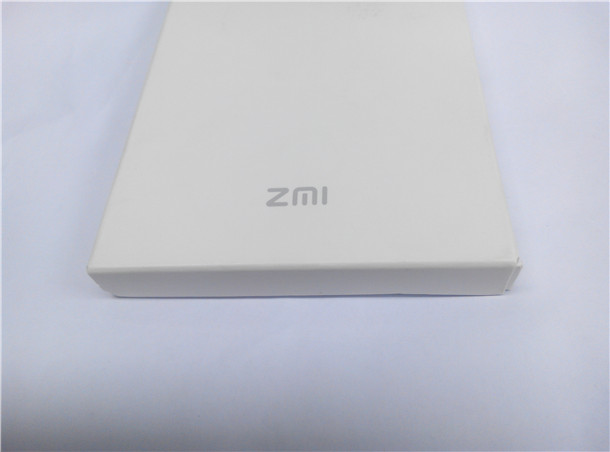 ZMI全球最薄的 10000mAh 移动电源 开箱简评！