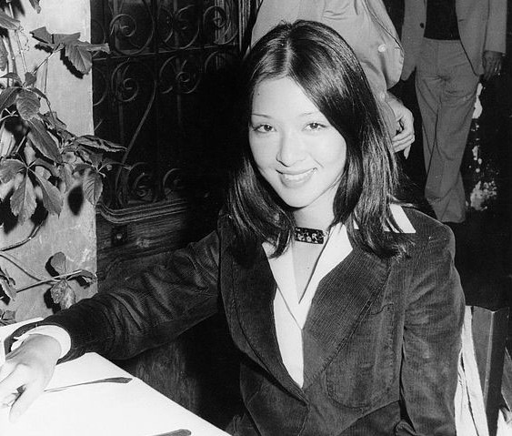 她是70年代台湾第一美女，才貌盖林青霞，满清贵族后裔婚史惊人
