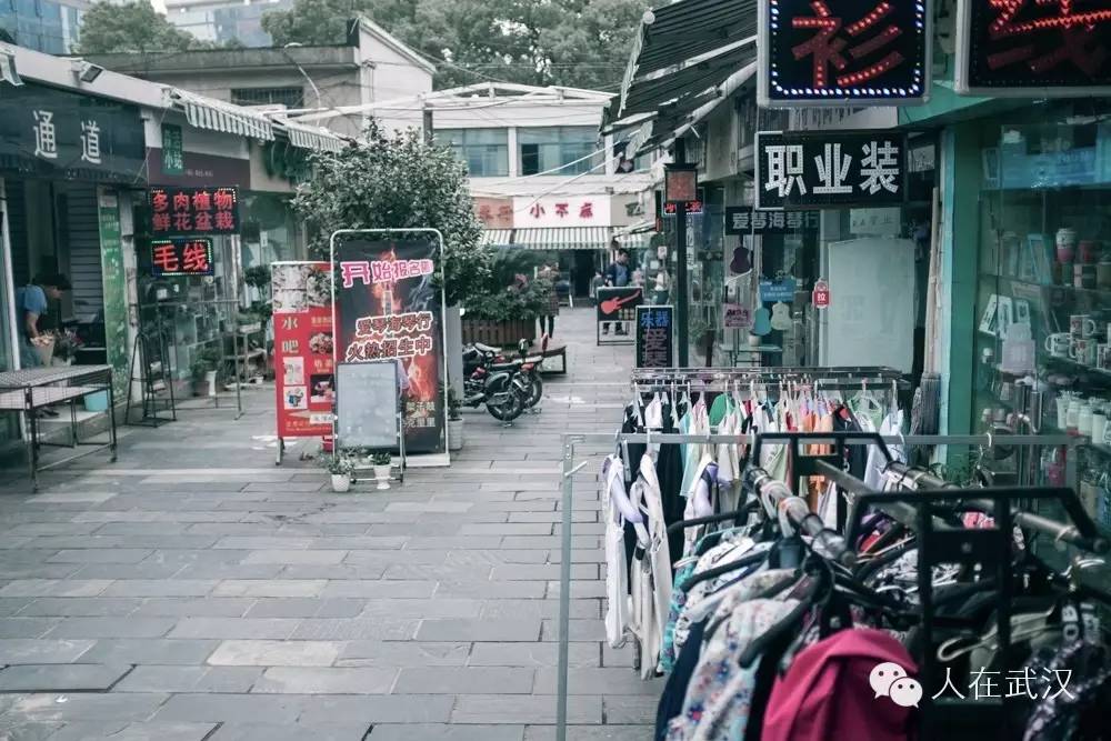 在武汉的留学生，他们不想和华师文化街说再见。