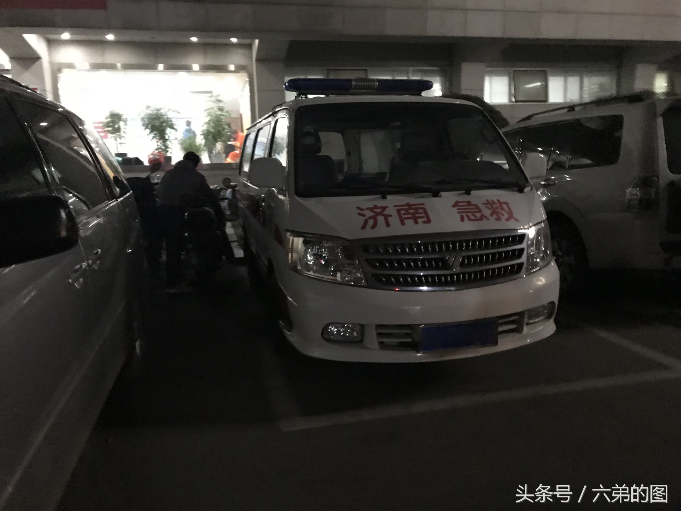 cba为什么要救护车(CBA作为职业联赛，连基本救护车都没有？球员受伤眼巴巴等15分钟)