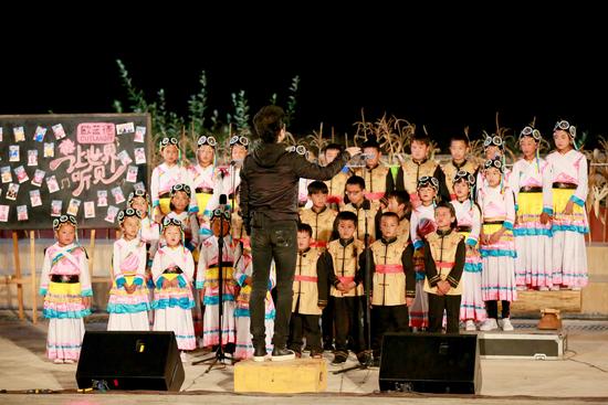 汪峰用音乐治愈了孩子们，孩子也用她们的质朴、纯真温暖着我们