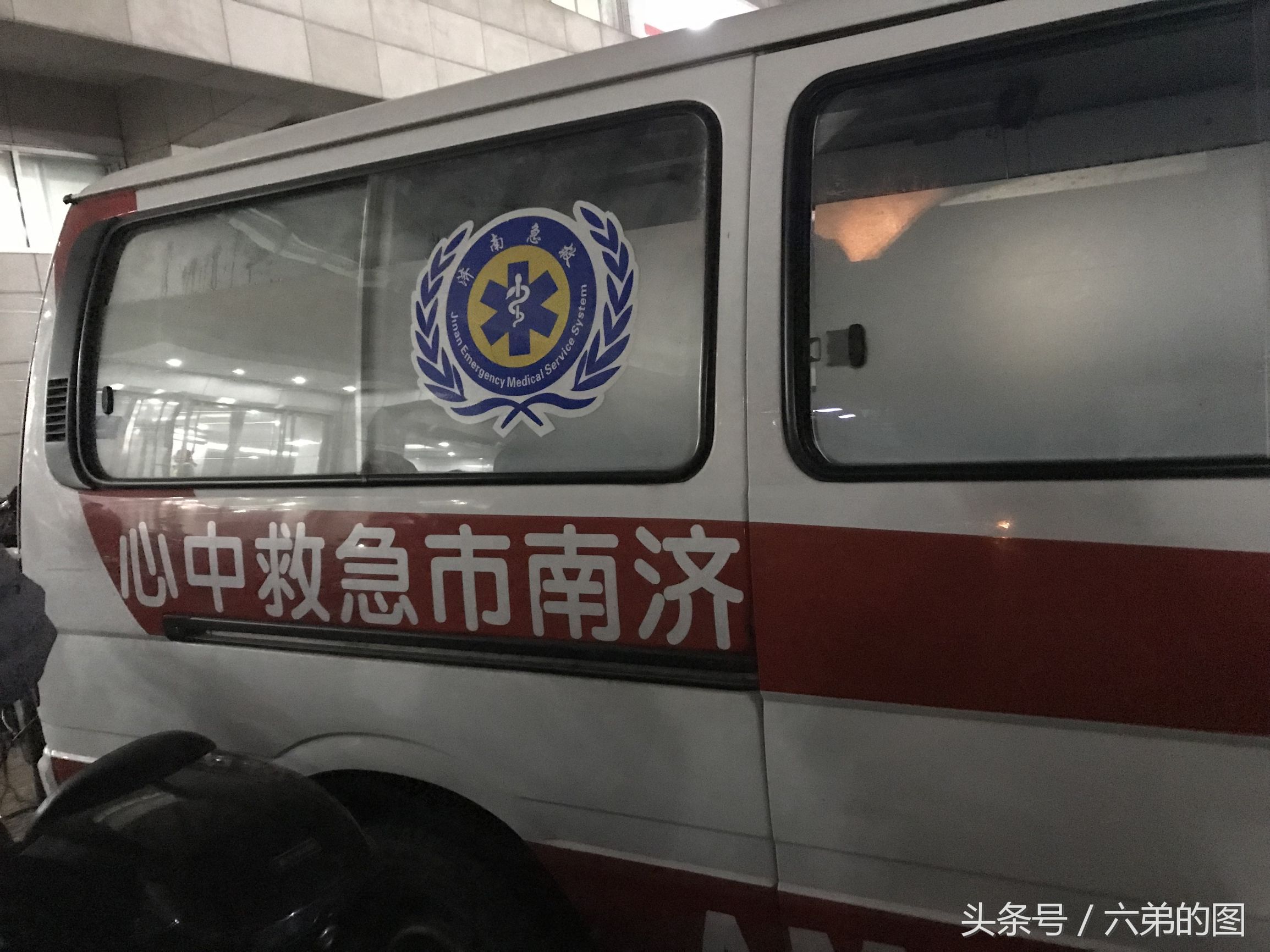 cba为什么要救护车(CBA作为职业联赛，连基本救护车都没有？球员受伤眼巴巴等15分钟)