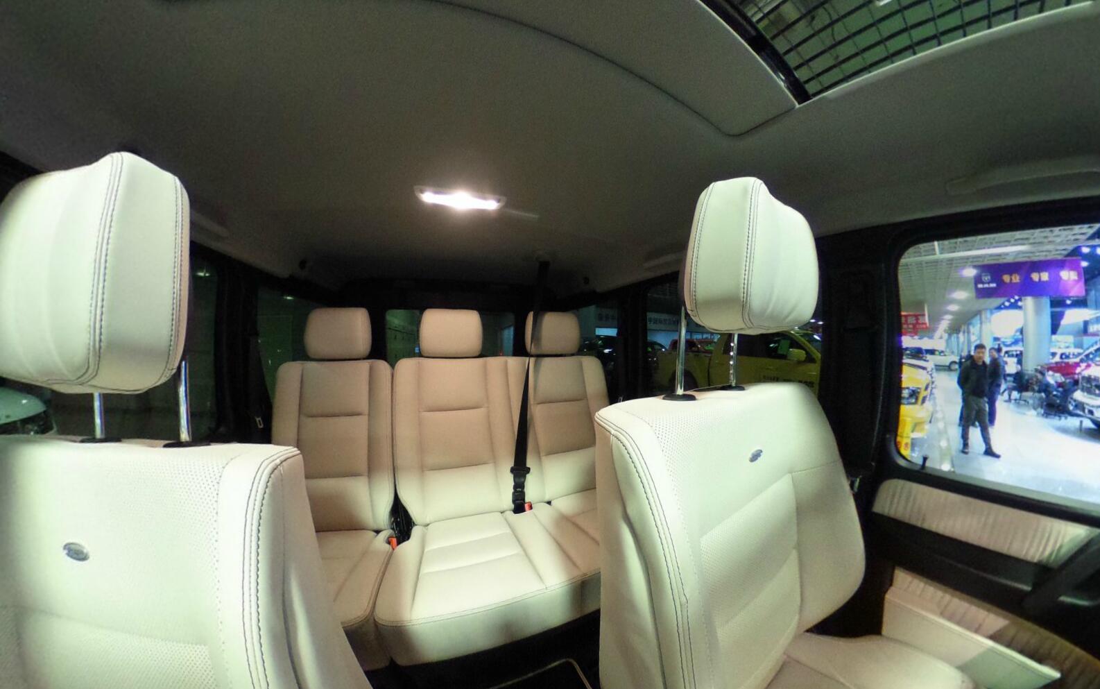 天津港展厅，2017款奔驰G550，彰显出十足的越野味道