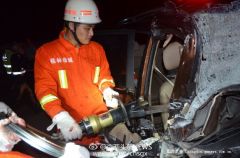 这样的车敢买吗？桂林恭城县小轿车与大货车相撞 造成4死2伤！