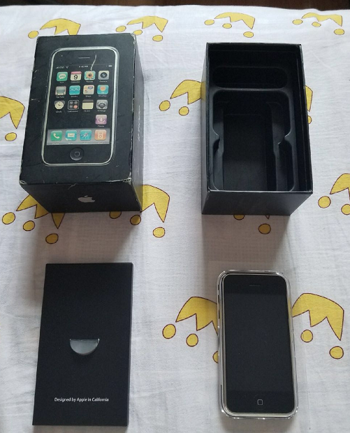 網(wǎng)民售賣(mài)品相非常好的初代iPhone，開(kāi)價(jià)1200元，非常值得個(gè)人收藏嗎？