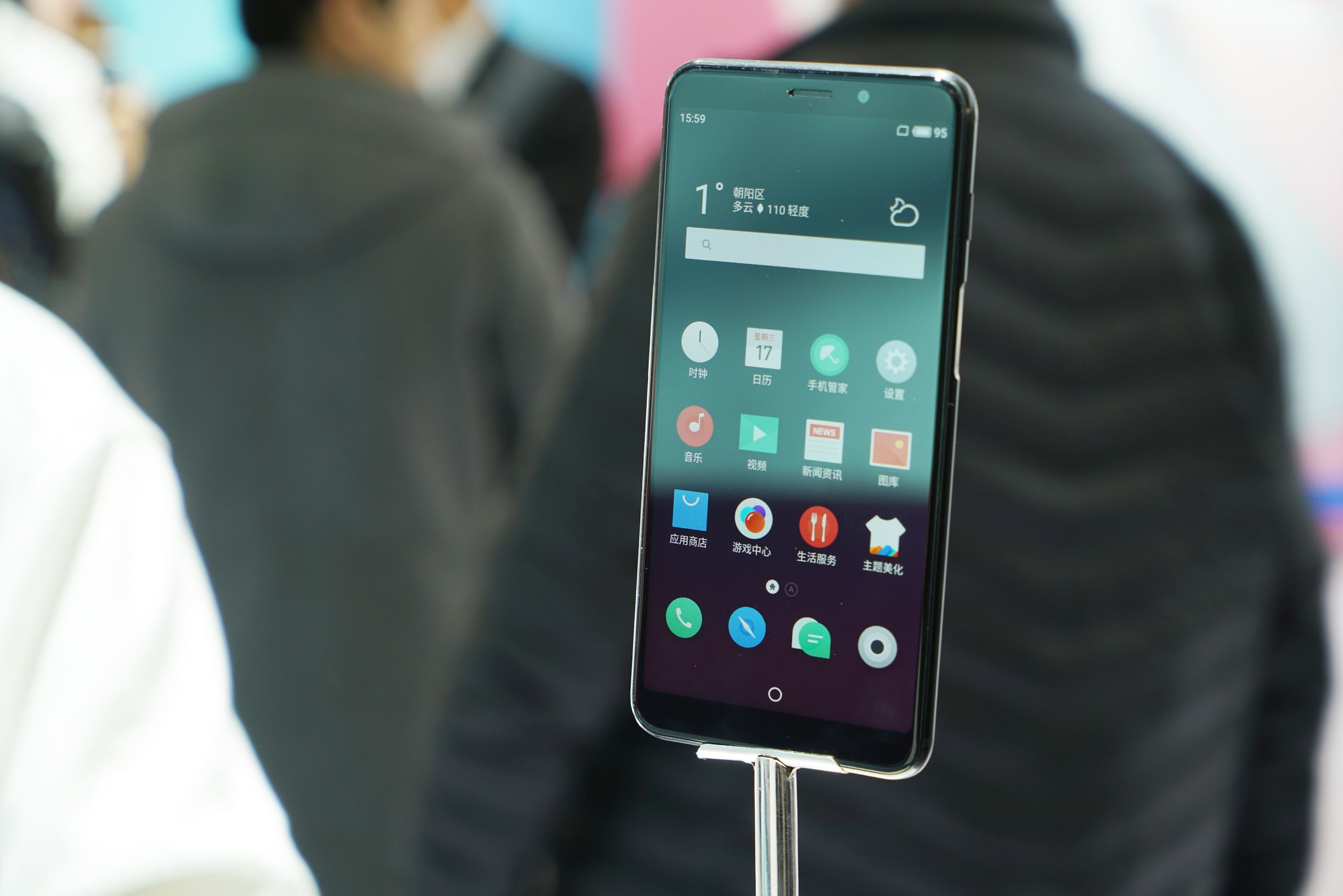 魅蓝S6入门评：这款千元手机的外型完爆同行