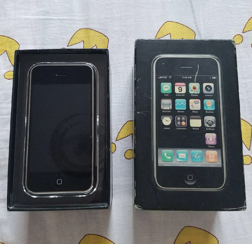 網(wǎng)民售賣(mài)品相非常好的初代iPhone，開(kāi)價(jià)1200元，非常值得個(gè)人收藏嗎？