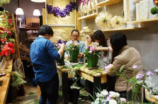 资深香港花艺设计师，十逾年技艺沉淀，只为开一家惊艳的花店