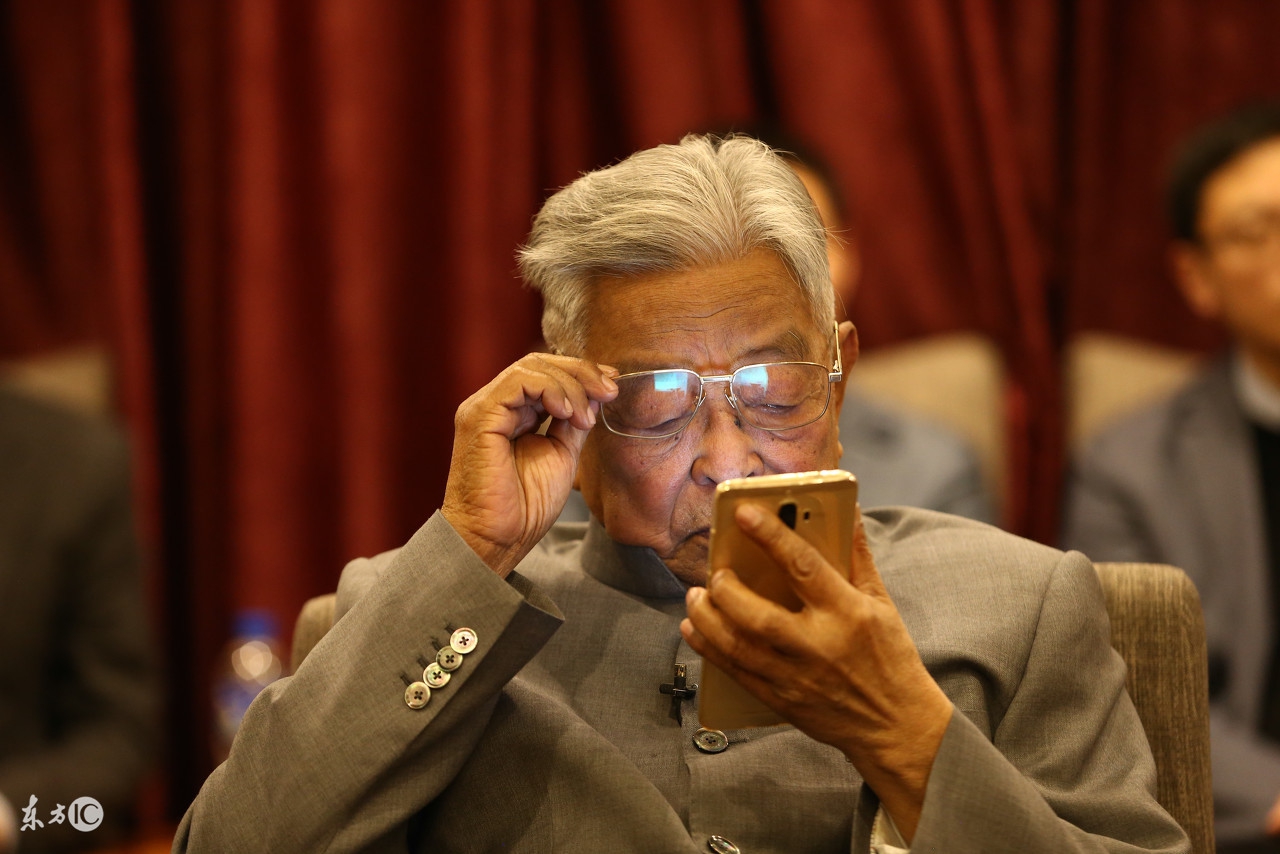 90岁的褚时健退休了,他的这些人生格言必看