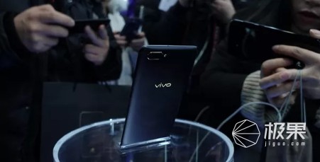 全世界第一款！vivo宣布公布 X20Plus屏幕指纹版，2月10日全程开售！