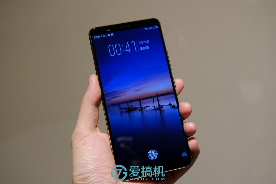 全世界第一款屏下指纹真机！vivo X20Plus屏幕指纹版抢鲜感受！