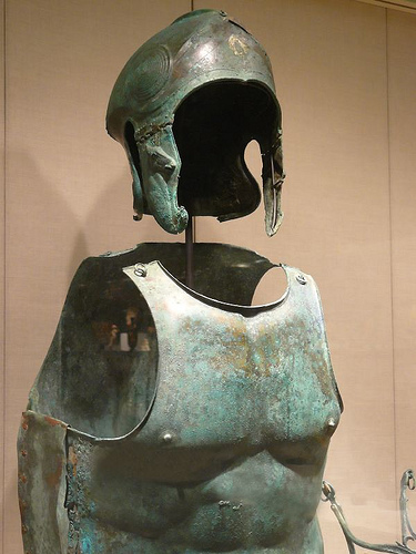 希腊青铜盔甲：冷兵器时代战士的“威严”