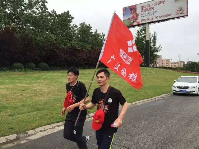 为爱徒步1万公里、2千万步,相当于从北京