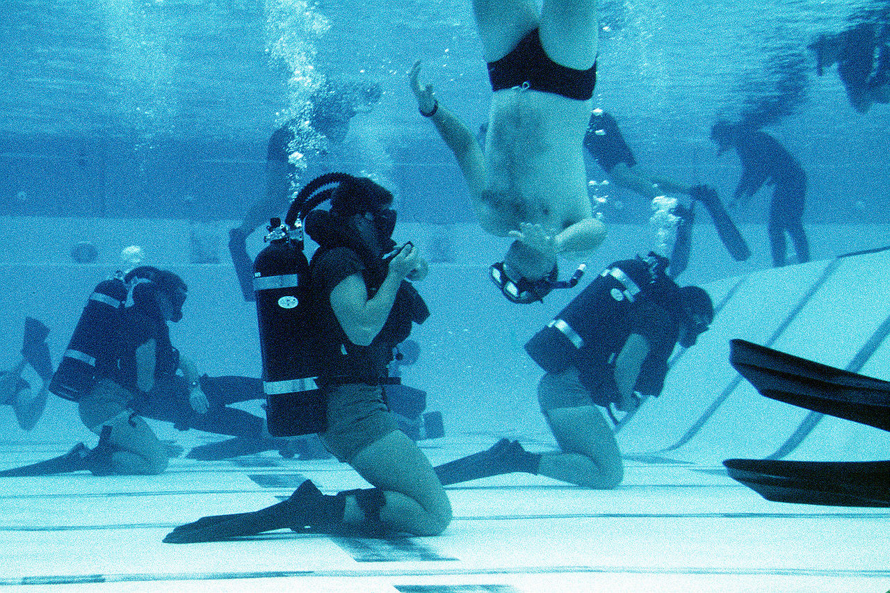 游泳池也能死人，一名“海豹”特战新兵训练死亡