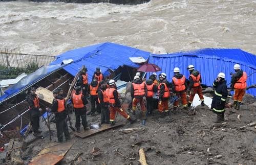 福建泰宁滑坡救援现场已发现19具遇难者遗体