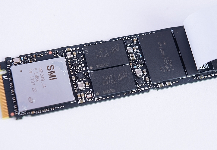 光一般的速度：3200MB/s高速传输！英特尔SSD 760P固态硬盘实测！
